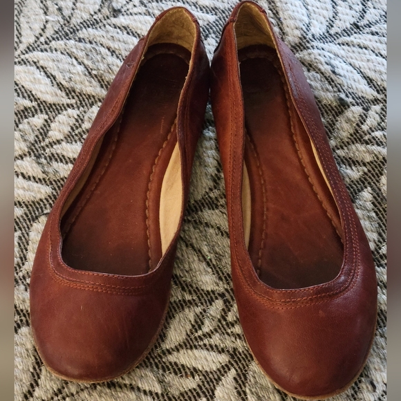 Frye Shoes - Frye Leather Flats with Rounded Toe Size 7.5